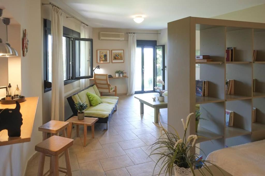 Apartment With Garden In Thessaloniki. Eksteriør billede